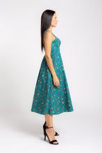 Laden Sie das Bild in den Galerie-Viewer, MAKEDA  Printed Cotton Midi Dress
